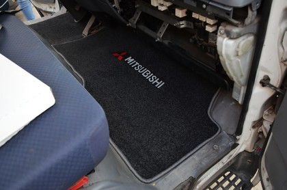 Ворсовые коврики на Mitsubishi Fuso Canter VII широкая кабина 2002&nbsp;-&nbsp;2017 в Стерлитамаке