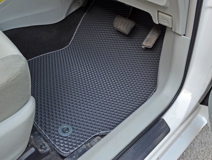 Ворсовые коврики на Toyota Prius Alpha 2011&nbsp;-&nbsp;2021 в Стерлитамаке