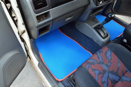 Ворсовые коврики на Nissan Kix 2008 - 2012 в Стерлитамаке Ворсовые коврики на Nissan Kix 2008 - 2012 в Стерлитамаке